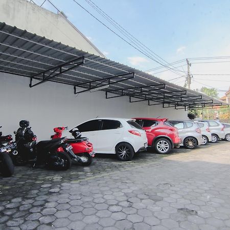 D'Paragon Pringwulung Maguwo Esterno foto