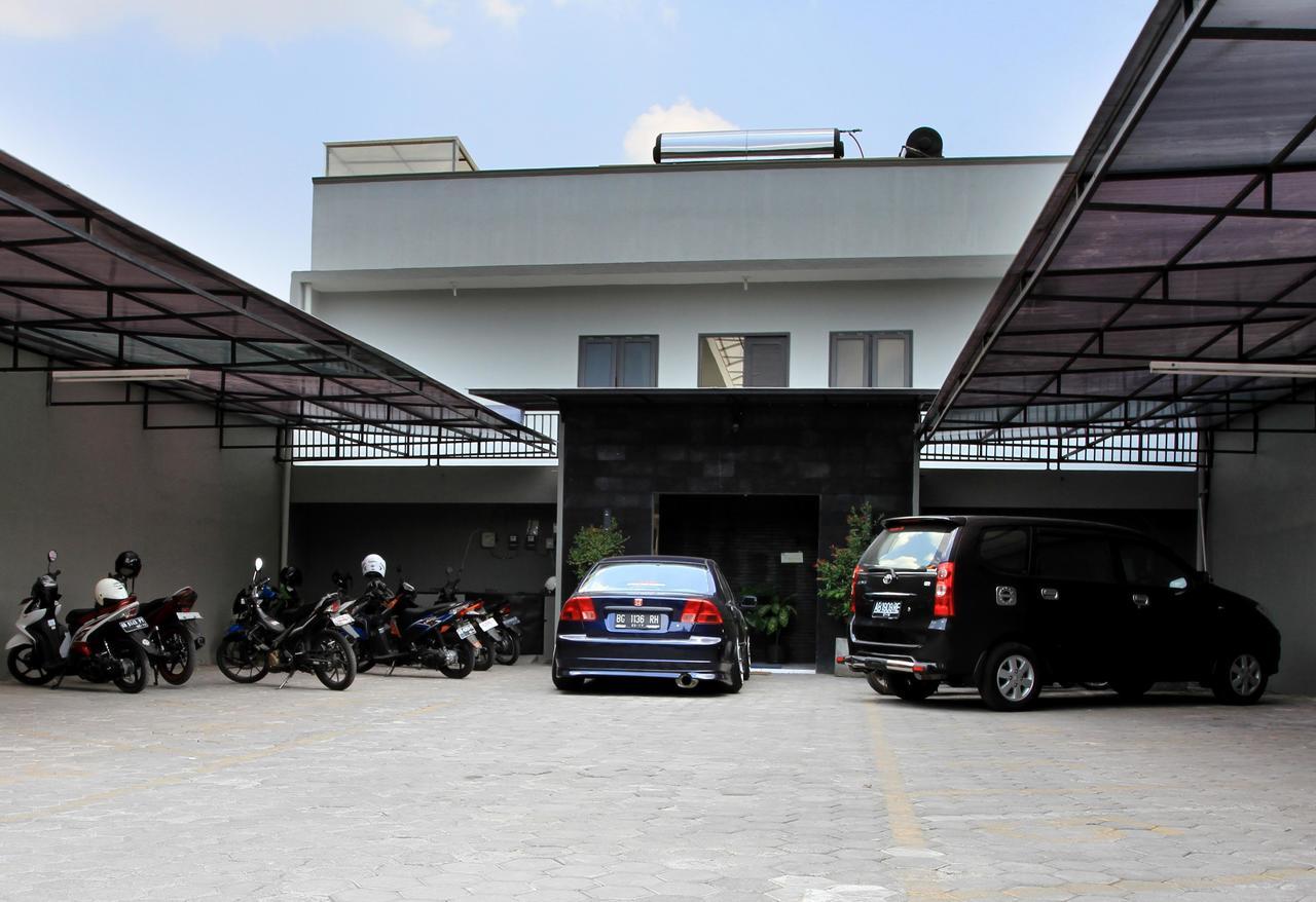 D'Paragon Pringwulung Maguwo Esterno foto