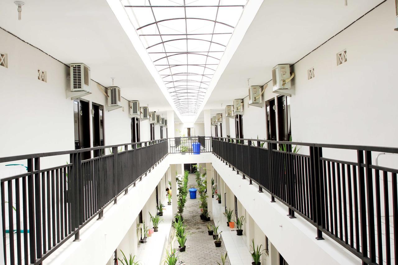 D'Paragon Pringwulung Maguwo Esterno foto