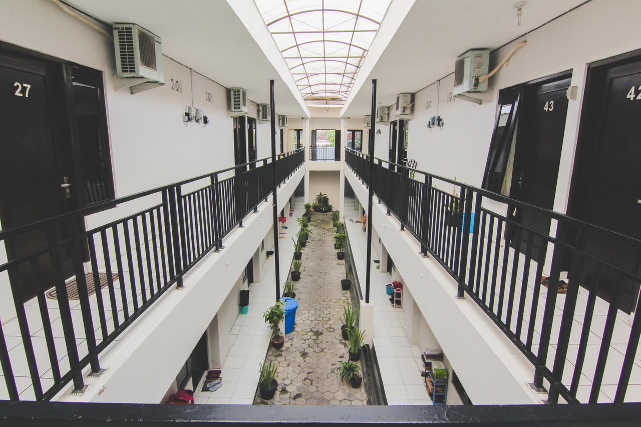 D'Paragon Pringwulung Maguwo Esterno foto