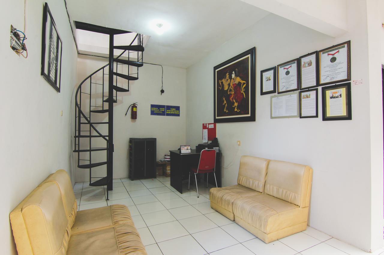 D'Paragon Pringwulung Maguwo Esterno foto