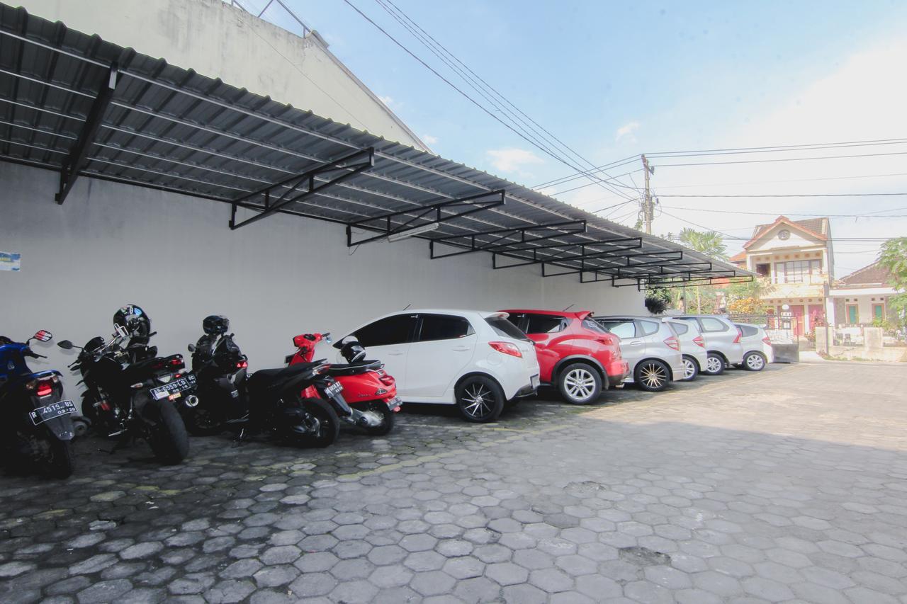 D'Paragon Pringwulung Maguwo Esterno foto