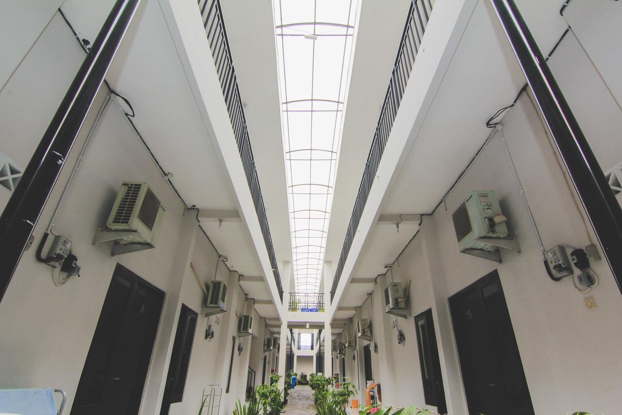 D'Paragon Pringwulung Maguwo Esterno foto